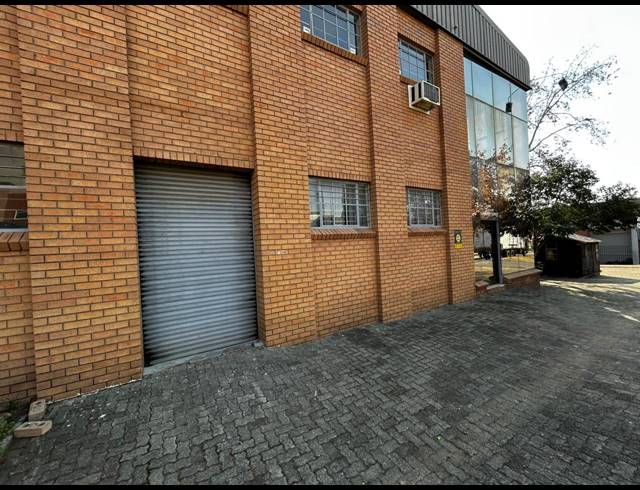 400M² WAREHOUSE TO LET IN EASTGATE
